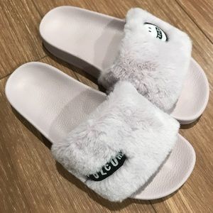 Volcom furry soft slide sandals / slippers